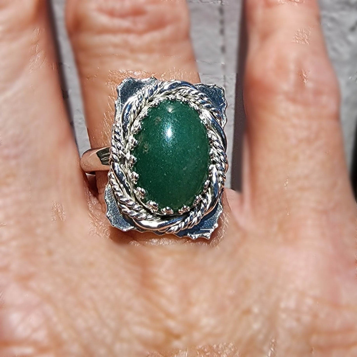 Bold Handmade .925 Sterling Silver Green Aventurine Ring – Twisted Rope Accent & Rugged Plate✨