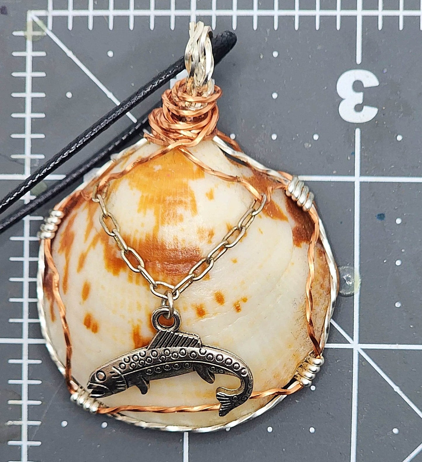Seashell pendant on measurement