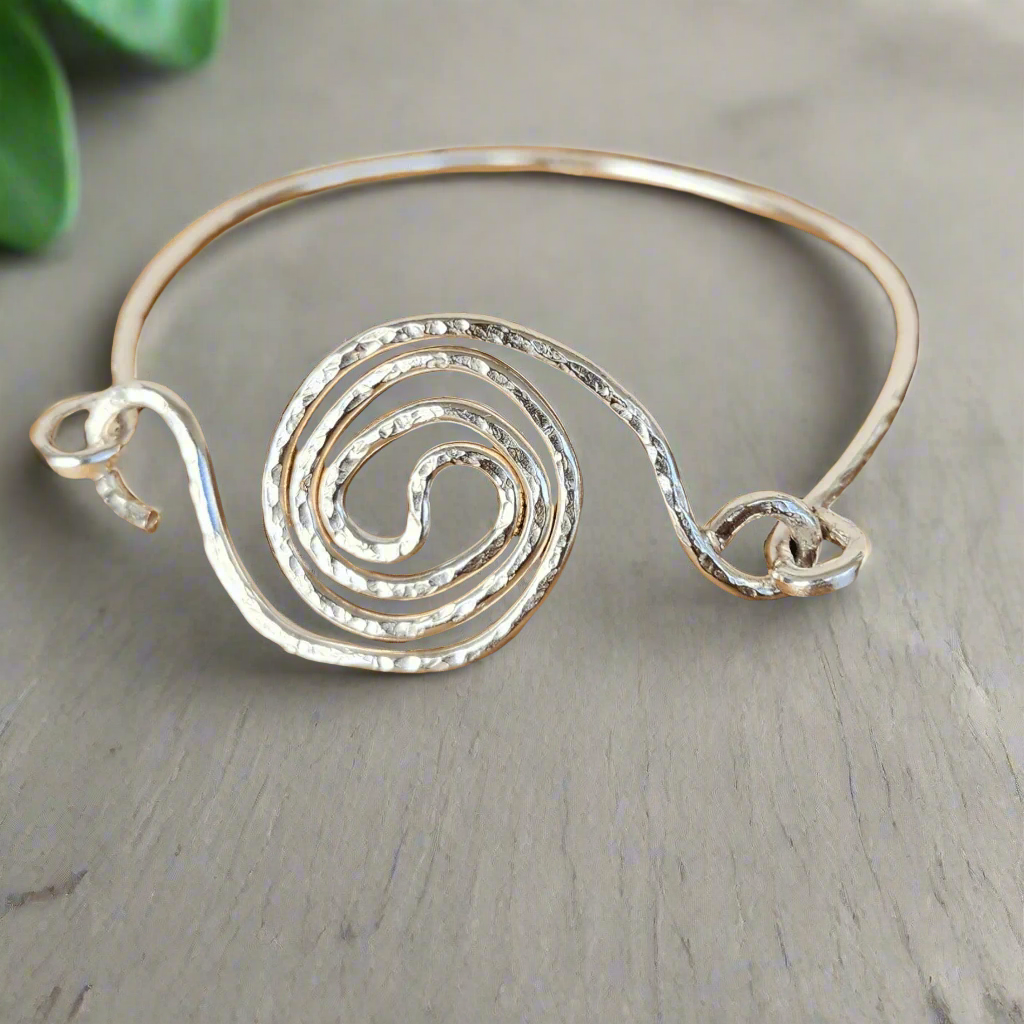 Chic Handmade Sterling Silver Yin Yang Bracelet - Harmonious Duality for Your Wrist