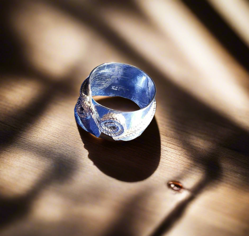 Dainty Boho Swirl Ring