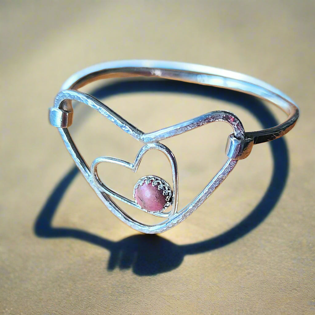 Handmade Sterling Silver Hammered Texture Bracelet with Heart-Shaped Clasp & 10mm Gemstone – Chic Boho