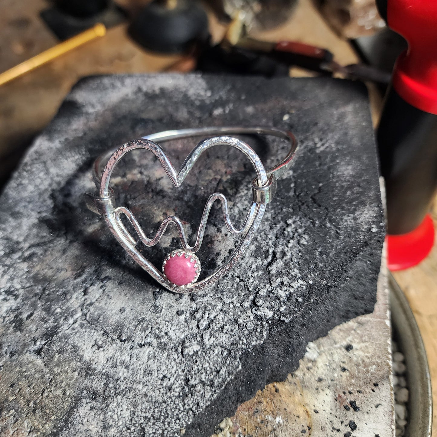 Handmade Sterling Silver Hammered Texture Bracelet with Heart-Shaped Clasp & 10mm Rhodonite Gemstone – Chic, Bold & Full of Heart