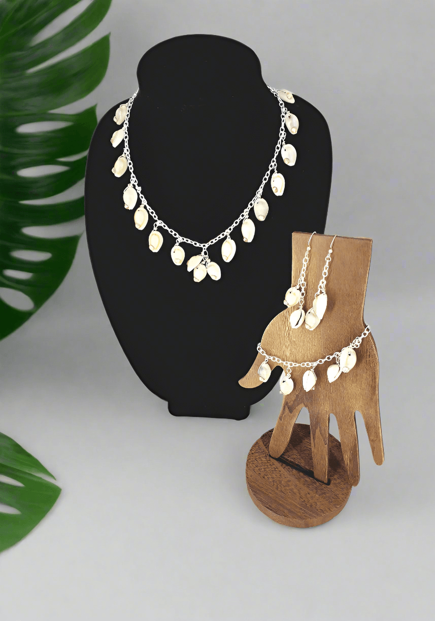 Handcrafted Cowrie Shell Bracelet with Swarovski Rhinestone – Silver Link Chain