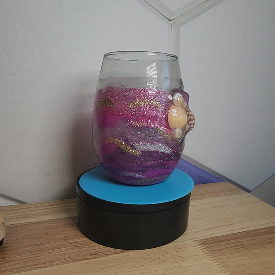 Moonlit Amethyst Stemless Wine Glass – Smoke-Tinted Gold Shimmer Resin (18oz+)