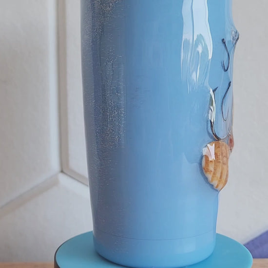 Video thumbnail – Blue Water Hook & Tumble™ 20oz coastal tumbler rotating view