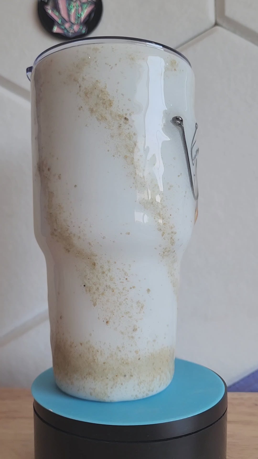 Video thumbnail – Shore Thing Hook & Tumble™ 30oz coastal tumbler rotating view