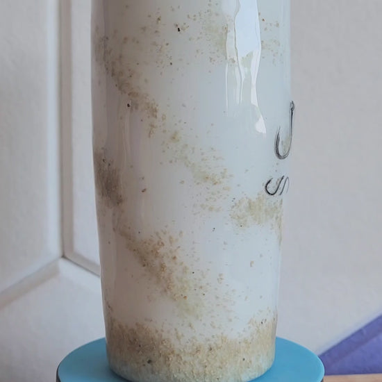 Video thumbnail – White Sands Hook & Tumble™ coastal tumbler rotating view showing hook art design