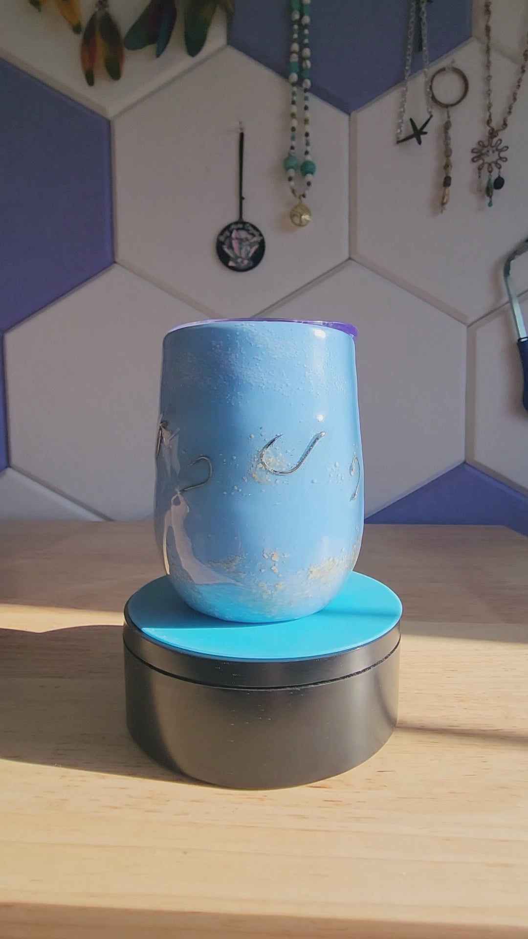 Blue Tide Hook & Tumble™ tumbler video – real fishing hooks in ocean blue epoxy resin