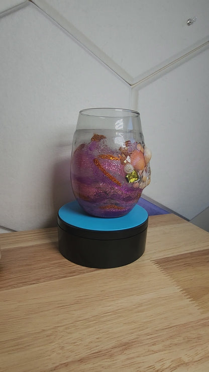 Sunset Siren Stemless Smoke Tinted Wine Glass – Bronze Shimmer Seashell Resin Art (18oz+)