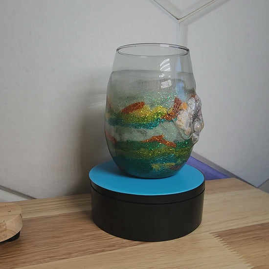 Evergreen Coast Stemless Wine Glass – Smoke-Tinted Resin with Shell Details (18oz+)